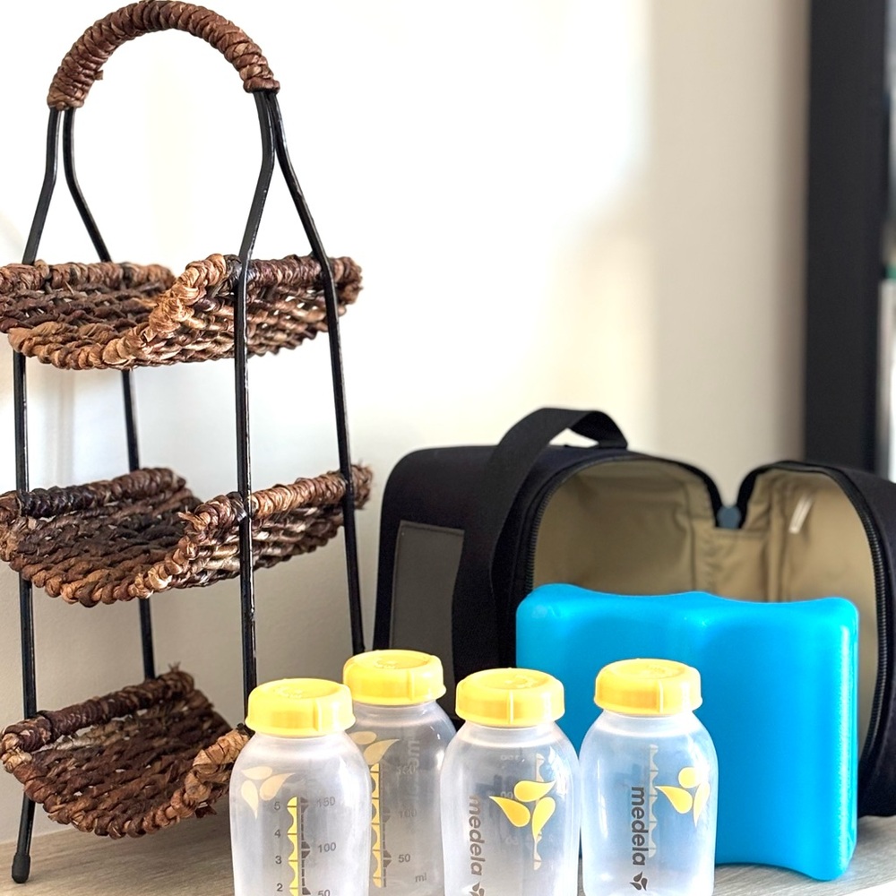 Set of 2:Medela Storage Bottles and warmer Pack, shelf decorative